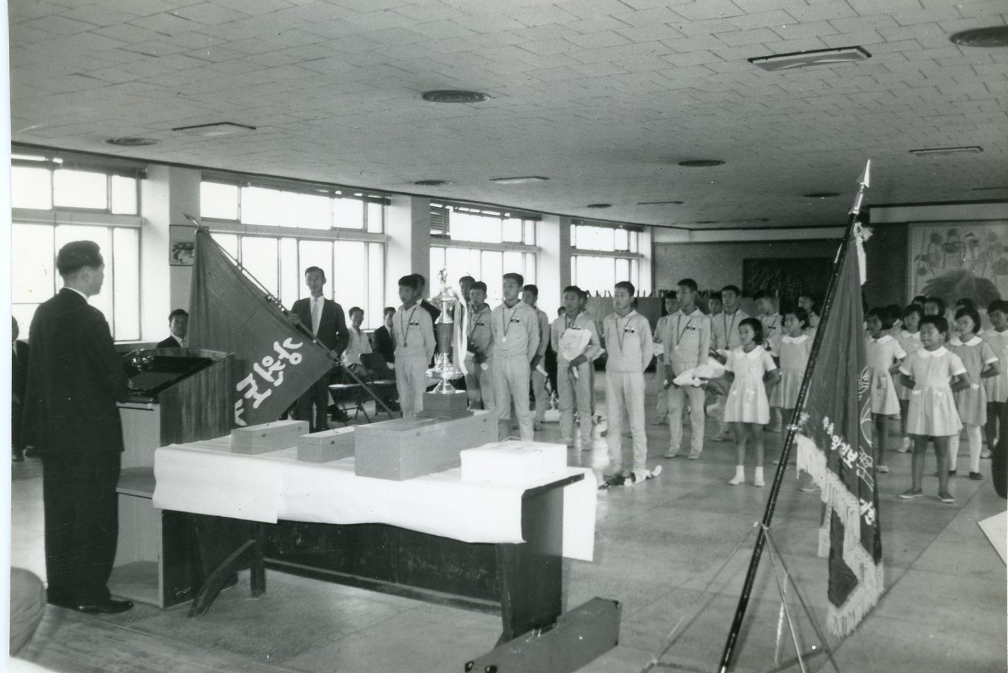 국민학교축구도대표선수단해단식(김병열교육감,주요인사,학생들)001